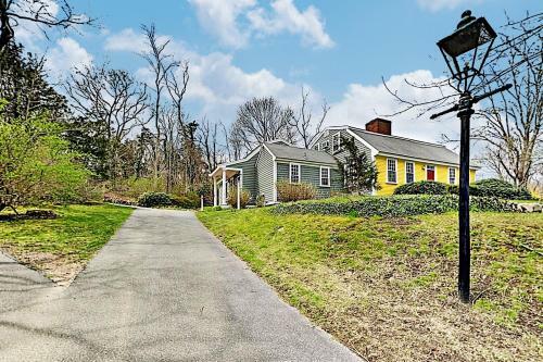 Timeless Cape Home Near Cold Storage Beach Home