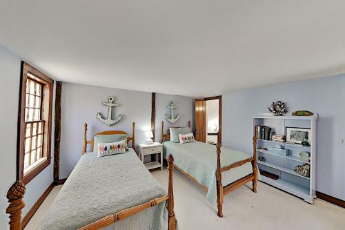 Timeless Cape Home Near Cold Storage Beach Home