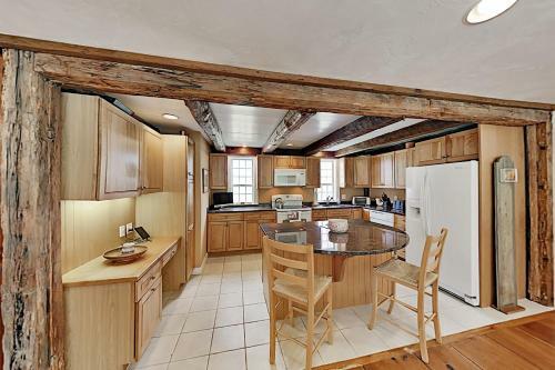 Timeless Cape Home Near Cold Storage Beach Home