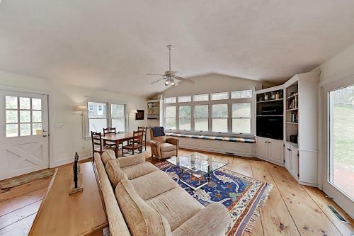 Timeless Cape Home Near Cold Storage Beach Home