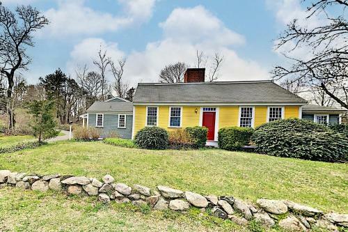 Timeless Cape Home Near Cold Storage Beach Home