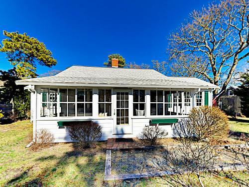 New Listing! Cape Cod Gem With Fireplace, Near Beach Home