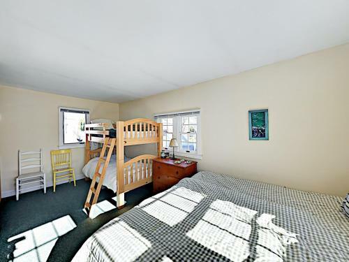 New Listing! Cape Cod Gem With Fireplace, Near Beach Home