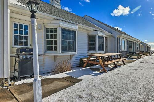 Apartamento Cape Cod Retreat With Gas Grill Steps To Beach