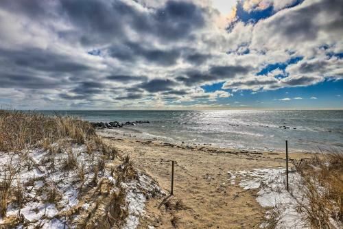 Apartamento Cape Cod Retreat With Gas Grill Steps To Beach