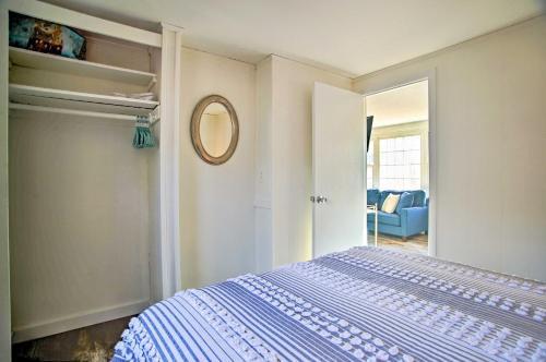Charming Cape Cottage With Patio 4 Mi To Beach