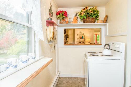 403 Fantastic Location Beautiful Bay Just 1 Minute Away