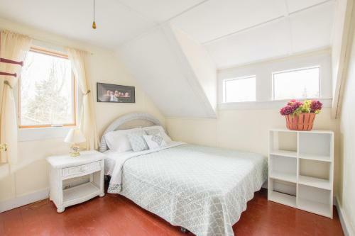 403 Fantastic Location Beautiful Bay Just 1 Minute Away