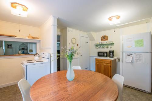 403 Fantastic Location Beautiful Bay Just 1 Minute Away