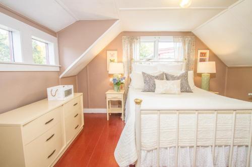 403 Fantastic Location Beautiful Bay Just 1 Minute Away