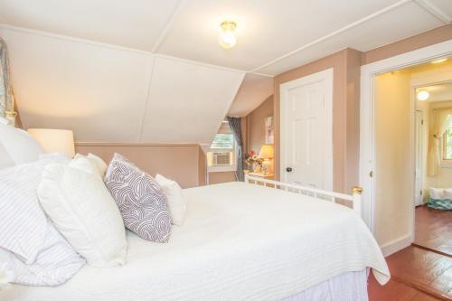 403 Fantastic Location Beautiful Bay Just 1 Minute Away