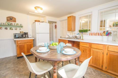 403 Fantastic Location Beautiful Bay Just 1 Minute Away