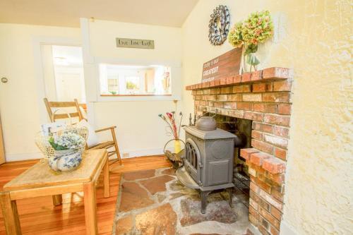 403 Fantastic Location Beautiful Bay Just 1 Minute Away
