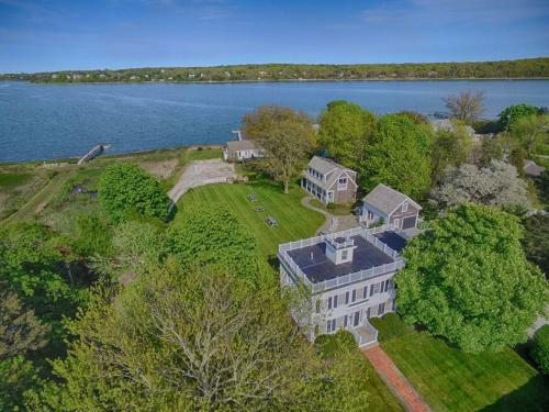 446 Waterfront Fun Awaits In This Huge Family Estate