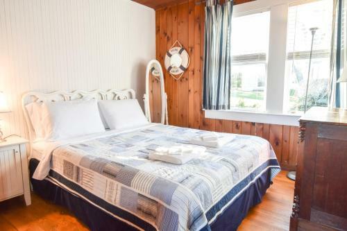 446 Waterfront Fun Awaits In This Huge Family Estate