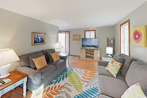 New Listing! Tranquil Home With Deck, Near Beach Home