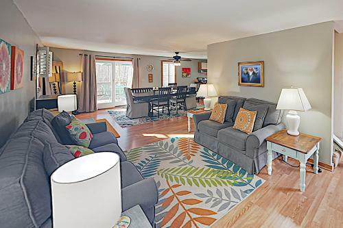 New Listing! Tranquil Home With Deck, Near Beach Home
