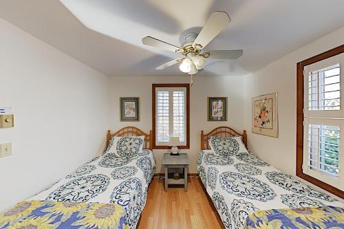 New Listing! Tranquil Home With Deck, Near Beach Home