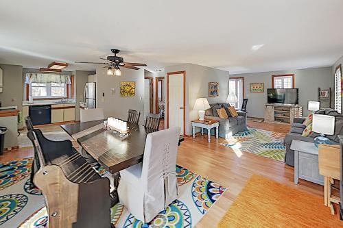 New Listing! Tranquil Home With Deck, Near Beach Home