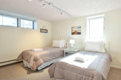 460 Waterfront Private Beach Wrap-around Deck Panoramic Views And Two Tv Rooms