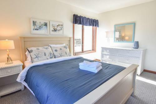 460 Waterfront Private Beach Wrap-around Deck Panoramic Views And Two Tv Rooms