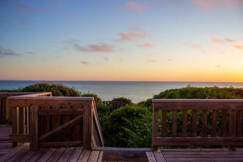 460 Waterfront Private Beach Wrap-around Deck Panoramic Views And Two Tv Rooms