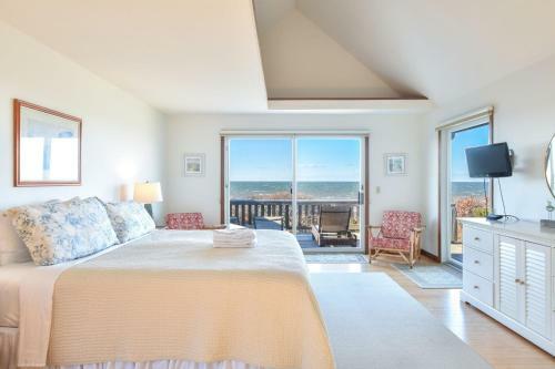 460 Waterfront Private Beach Wrap-around Deck Panoramic Views And Two Tv Rooms