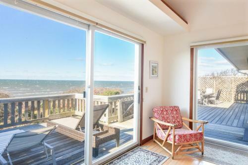 460 Waterfront Private Beach Wrap-around Deck Panoramic Views And Two Tv Rooms