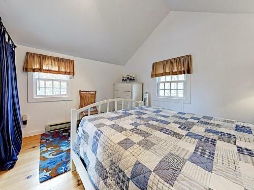 New Listing! Cape Cod Cottage ? 100 Yards To Beach Cottage