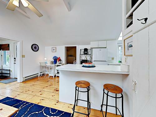 New Listing! Cape Cod Cottage ? 100 Yards To Beach Cottage