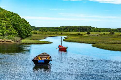 New Listing! Cape Cod Cottage ? 100 Yards To Beach Cottage