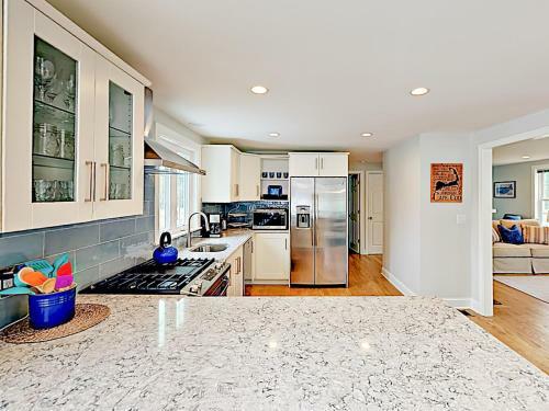New Listing! Remodeled Beach Haven - New Kitchen Home
