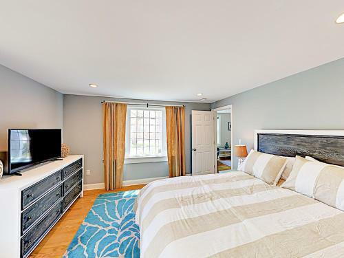 New Listing! Remodeled Beach Haven - New Kitchen Home
