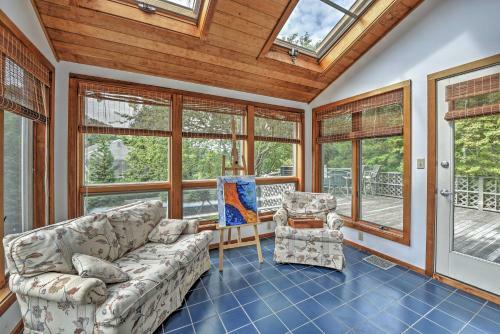 Charming Hyannis Home With Deck, 0 2 Mi To The Beach