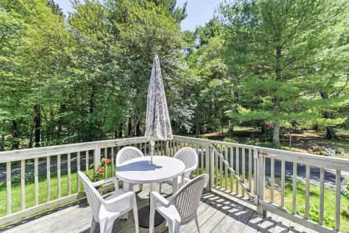 Cape Cod Home On 1 And Acre - Just Mins From Beaches!