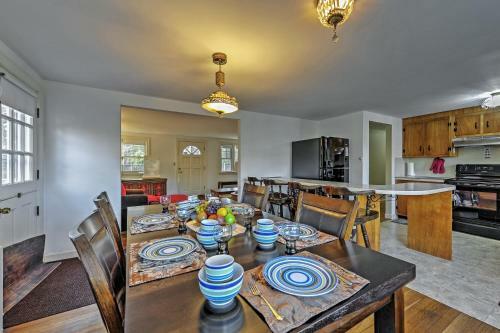 Cape Cod Home On 1 And Acre - Just Mins From Beaches!