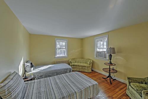 Cape Cod Home On 1 And Acre - Just Mins From Beaches!