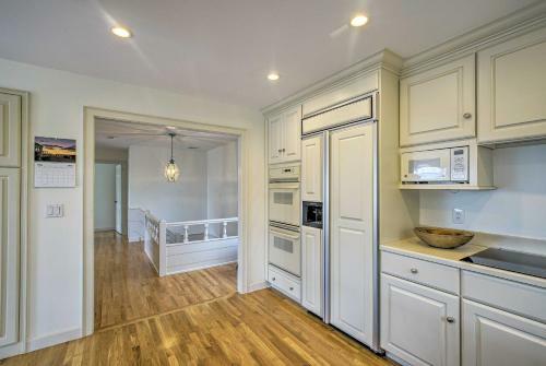Hyannis Port Home With Bbq And Views - Walk To Beach!