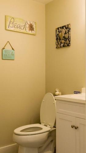 Hostal Room In Guest Room - Room 1 Private Bathroom Pool Shuttle Bus