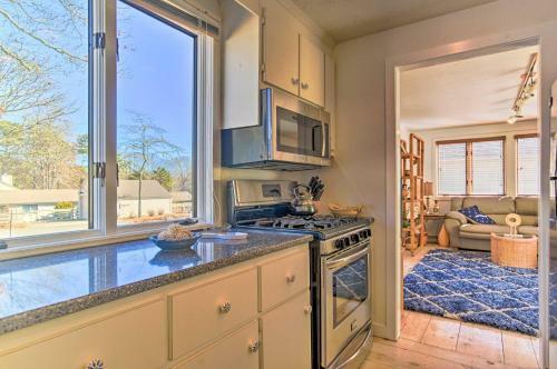 Charming Cape Cod Summer Home, 2 Mi To Beach!