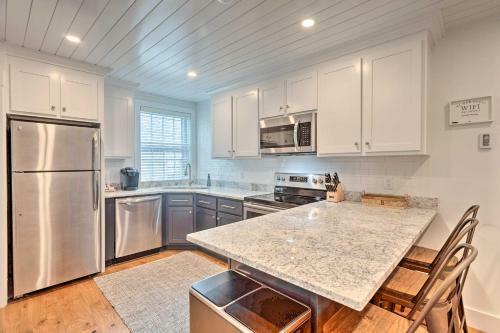 Airy Nantucket Escape In Historic Downtown!