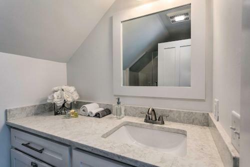 Airy Nantucket Escape In Historic Downtown!