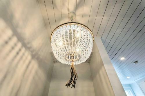 Airy Nantucket Escape In Historic Downtown!