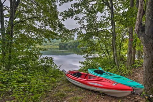 Rustic Berkshires Cottage At Lake Buel With Kayaks!