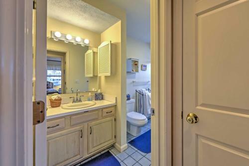 Apartamento Breezy Oak Bluffs Condo - Steps To Inkwell Beach!