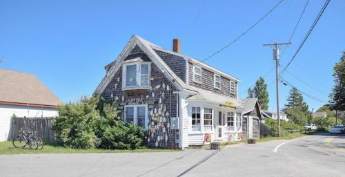 504 Fully Updated Walk To Rock Harbor 2 Minute Drive To Downtown Central AC
