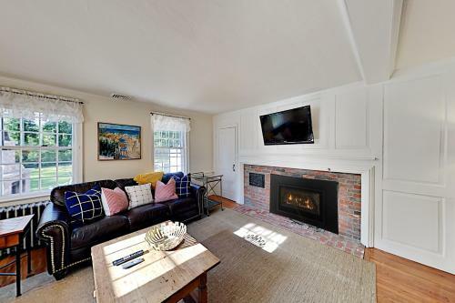 Classic Cape Cod Home - Patio & Outdoor Fireplace Home