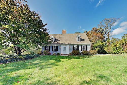 Classic Cape Cod Home - Patio & Outdoor Fireplace Home