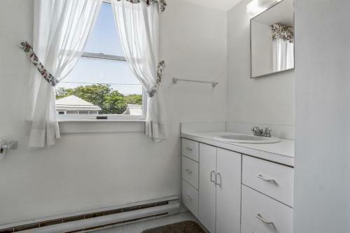 Ocean Front Cottage - Long Beach
