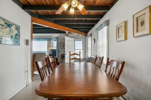 Ocean Front Cottage - Long Beach